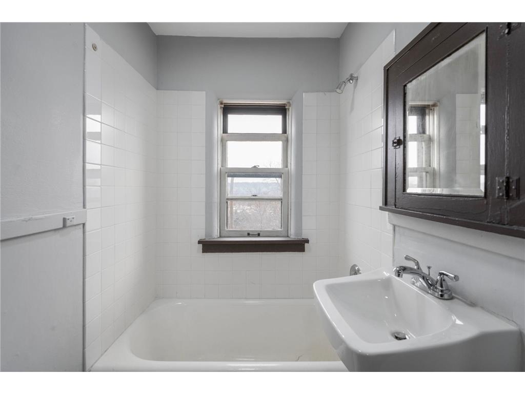 487 Grand Avenue Saint Paul MN 55102 7021856 image44