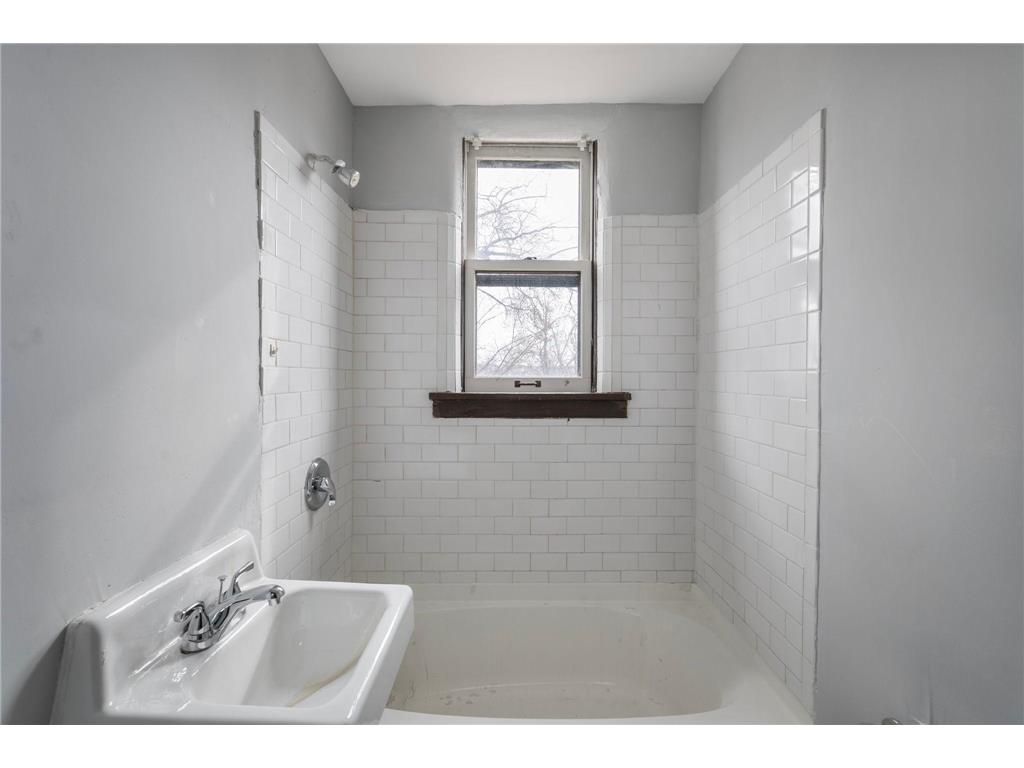 487 Grand Avenue Saint Paul MN 55102 7021856 image74