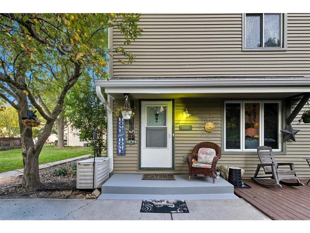 4880 Grenwich Trail N Oakdale MN 55128 6789925 image1