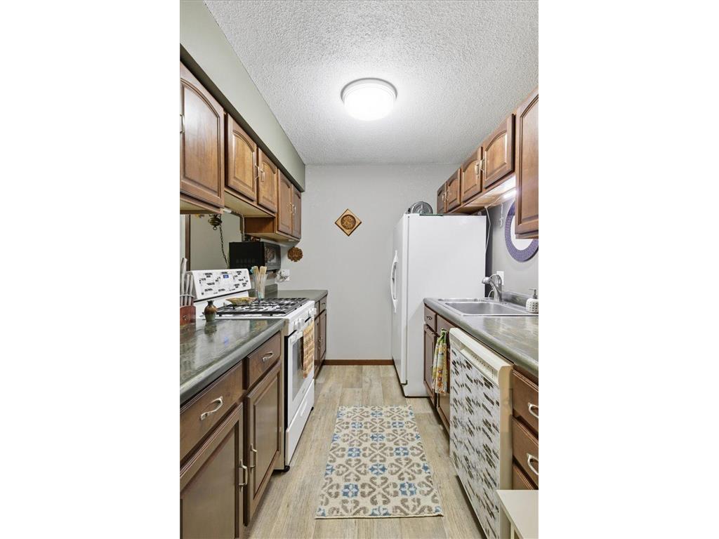 4880 Grenwich Trail N Oakdale MN 55128 6789925 image13