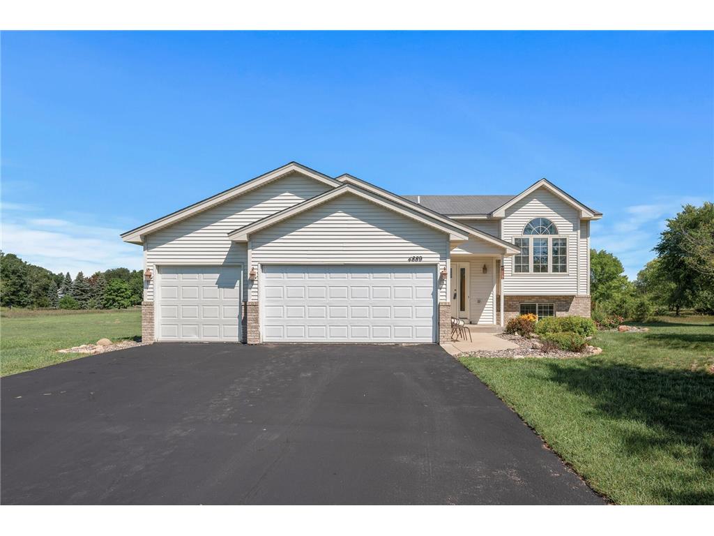 4889 239th Avenue NW Saint Francis MN 55070 6418978 image1