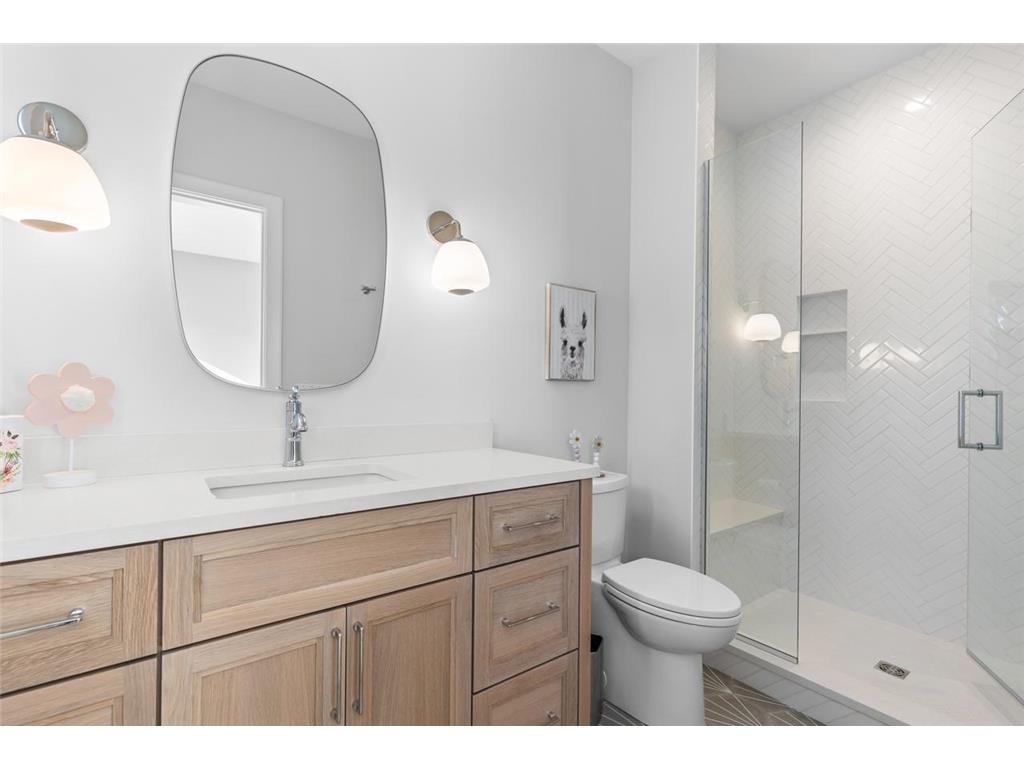 4889 E Lake Harriet Parkway Minneapolis MN 55419 - Harriet Lake 7050178 image37