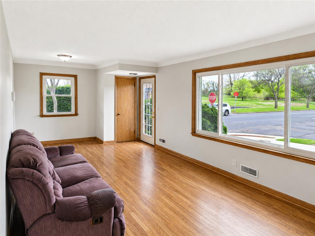 4900 Russell Avenue N Minneapolis MN 55430 7053889 image2