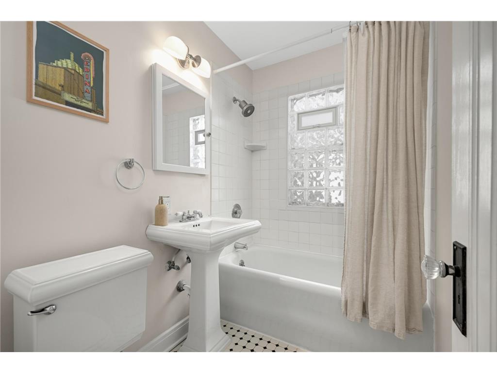 4904 Upton Avenue S Minneapolis MN 55410 7036850 image16