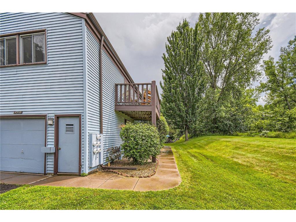 4908 Grenwich Trail N Oakdale MN 55128 6566956 image1