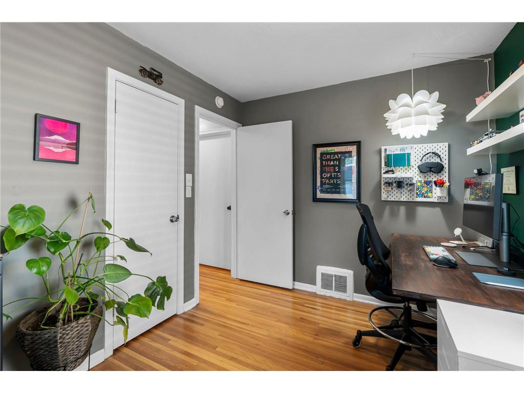 4914 Oliver Avenue N Minneapolis MN 55430 6752112 image11