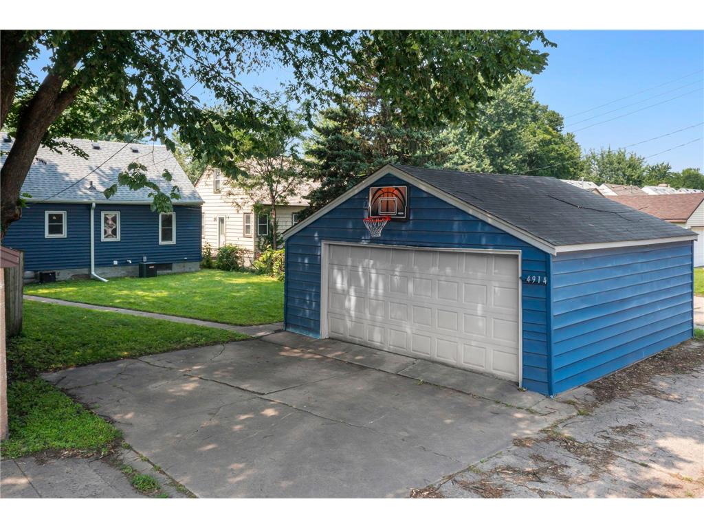 4914 Oliver Avenue N Minneapolis MN 55430 6752112 image34