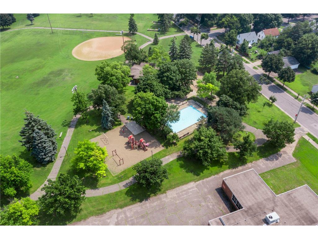 4914 Oliver Avenue N Minneapolis MN 55430 6752112 image40