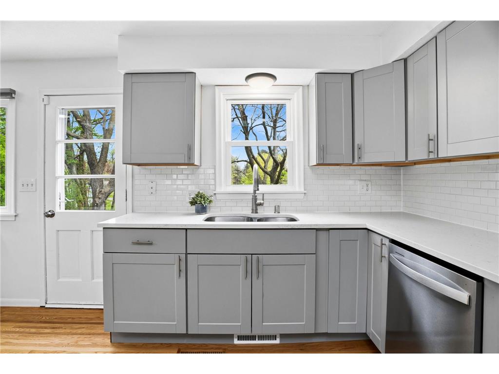 4916 Overlook Drive Bloomington MN 55437 7060289 image11
