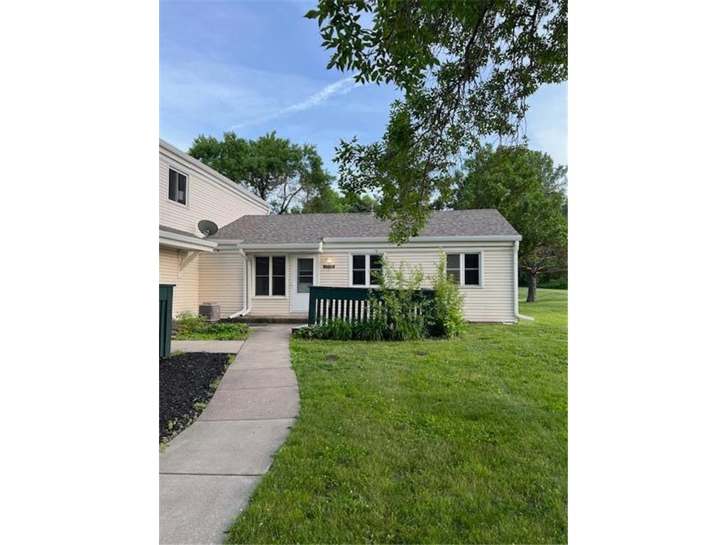 4918 Grenwich Trail N Oakdale MN 55128 6742402 image1