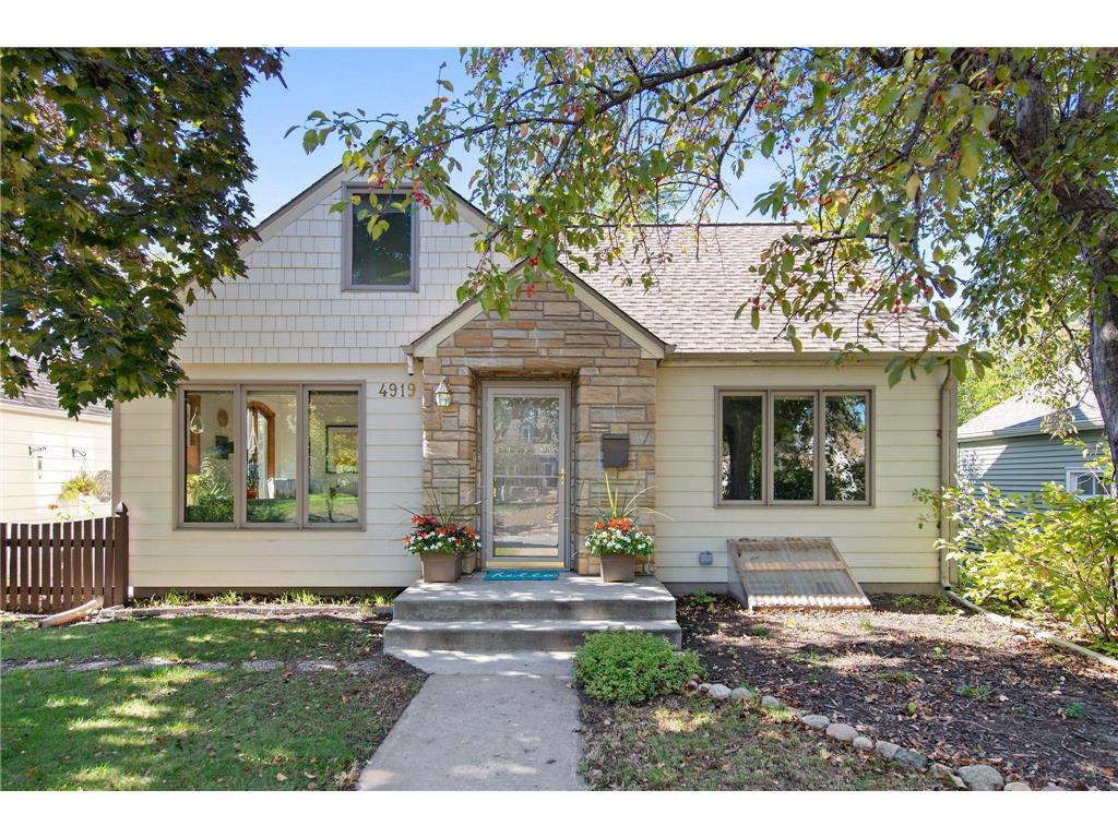 4919 Upton Avenue N Minneapolis MN 55430 6444729 image1