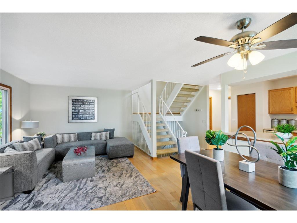 4920 Grenwich Trail N Oakdale MN 55128 6411668 image1