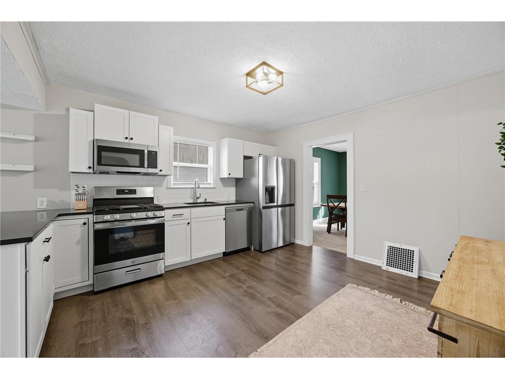 4921 Penn Avenue N Minneapolis MN 55430 6824640 image11