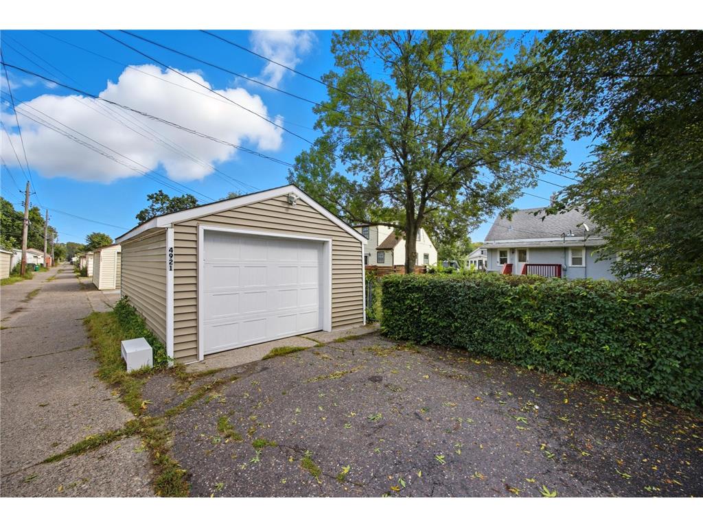 4921 Penn Avenue N Minneapolis MN 55430 6824640 image26