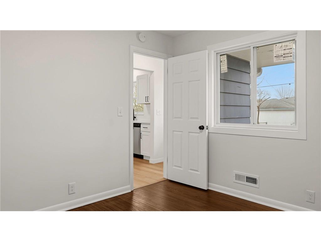 4925 Queen Avenue N Minneapolis MN 55430 7051230 image12