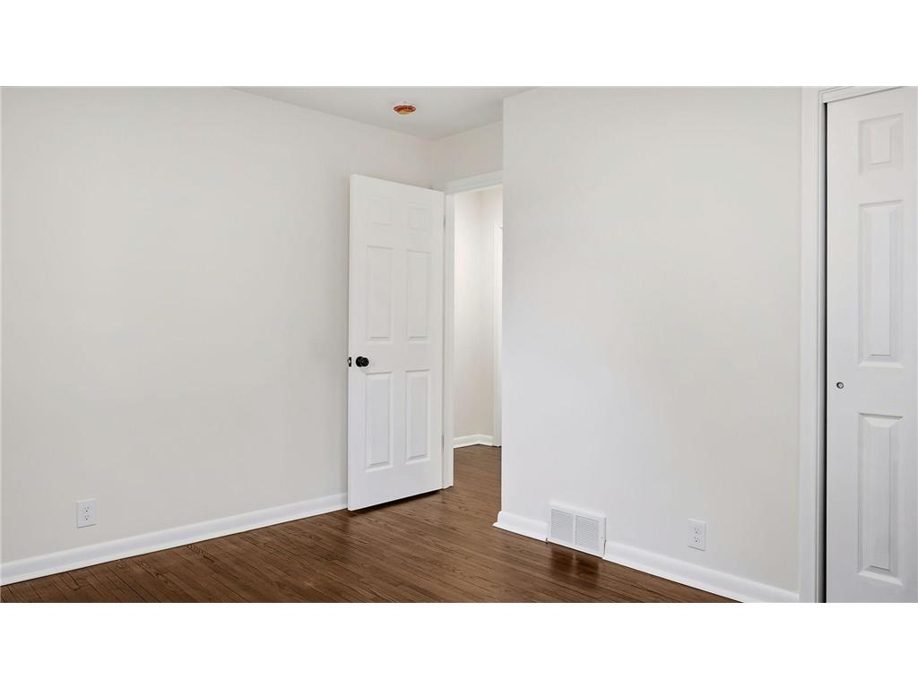 4925 Queen Avenue N Minneapolis MN 55430 7051230 image17