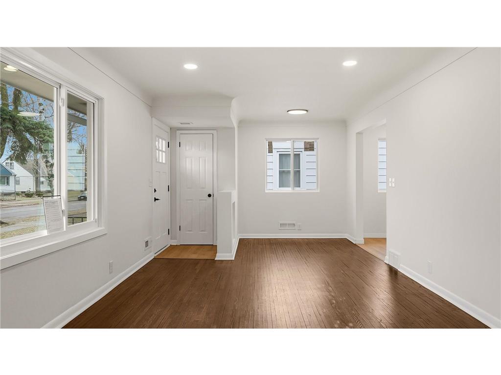 4925 Queen Avenue N Minneapolis MN 55430 7051230 image2