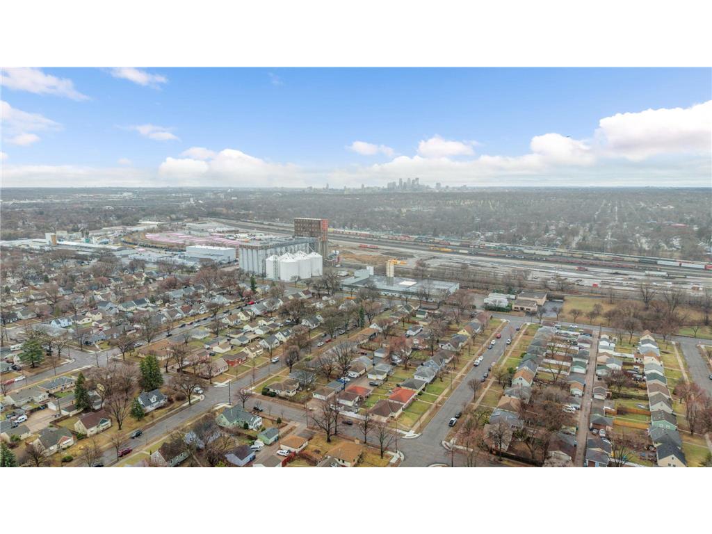 4925 Queen Avenue N Minneapolis MN 55430 7051230 image26