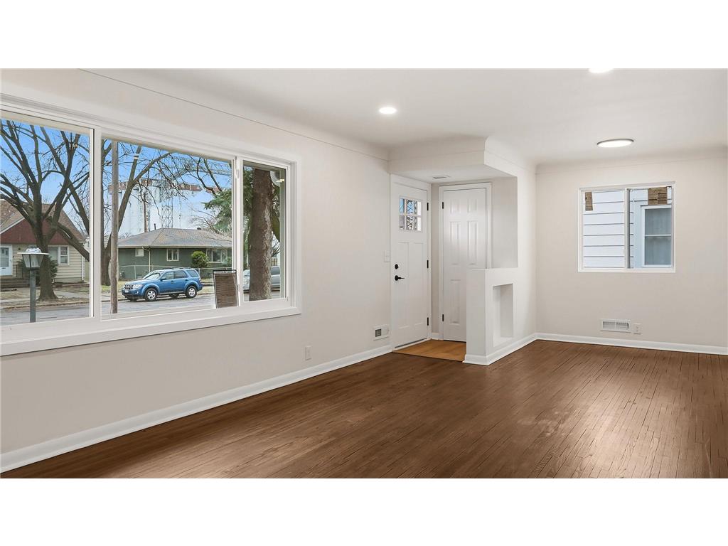 4925 Queen Avenue N Minneapolis MN 55430 7051230 image3