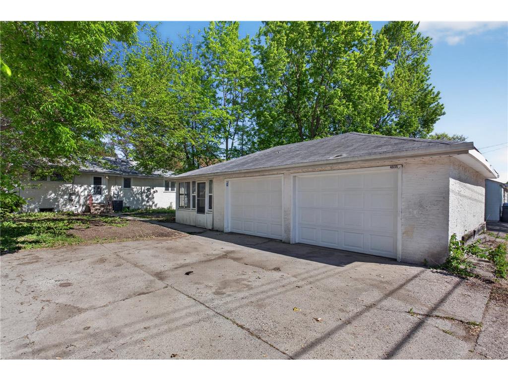 4935 Russell Avenue N Minneapolis MN 55430 7069301 image2