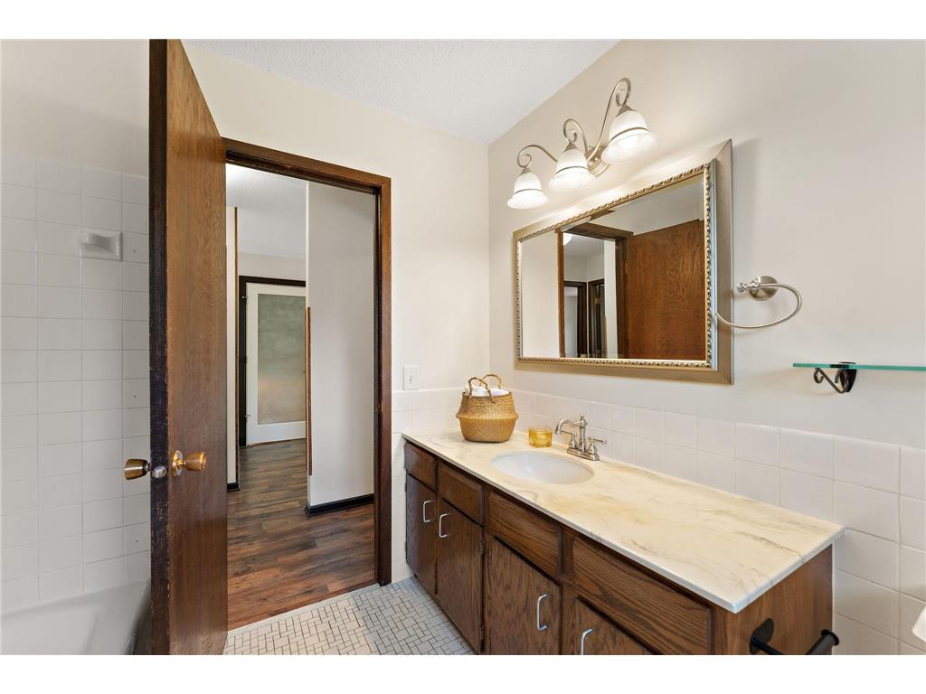 4935 Woodland Road Minnetonka MN 55345 7065352 image27