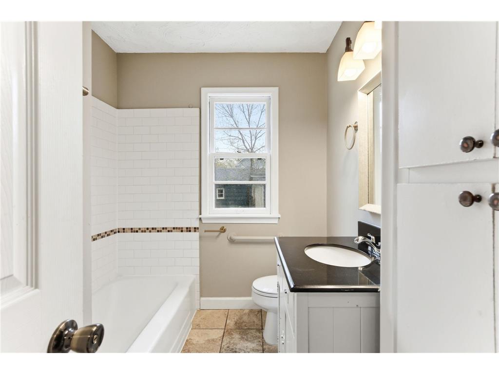 4942 Penn Avenue N Minneapolis MN 55430 7035079 image15