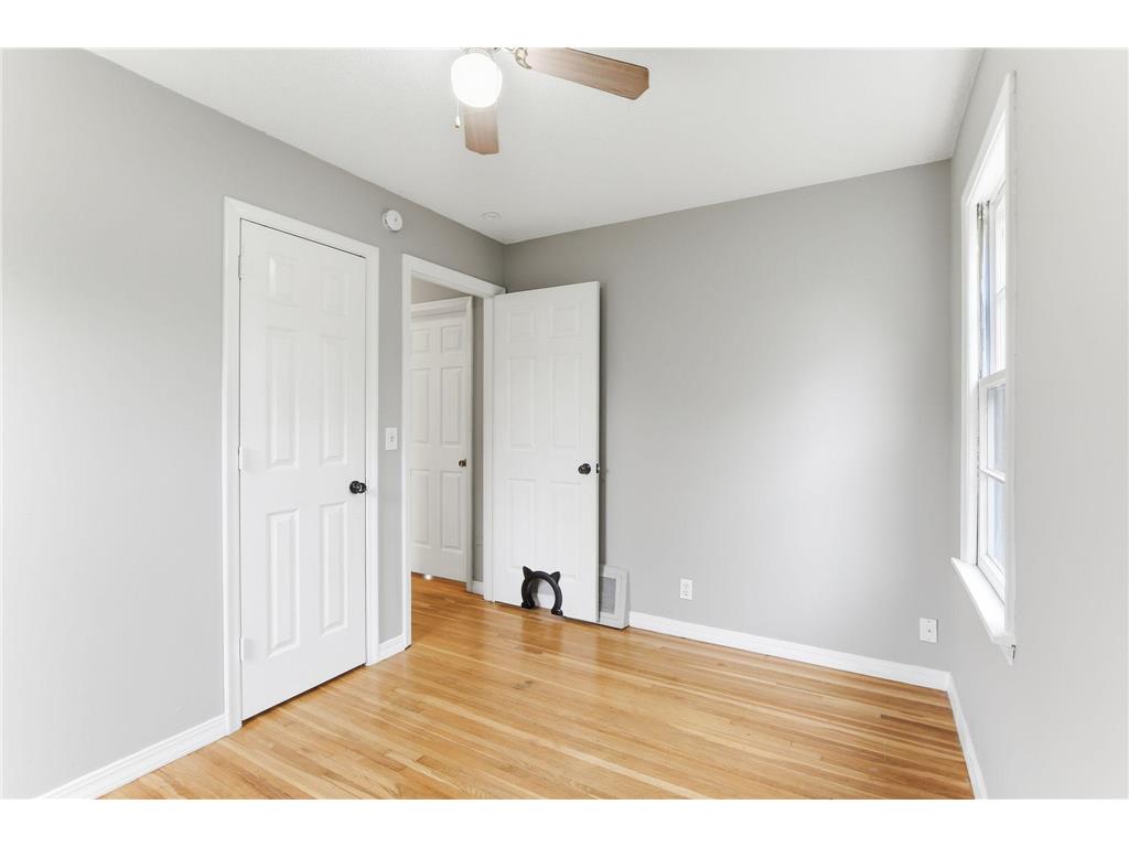 4942 Penn Avenue N Minneapolis MN 55430 7035079 image16