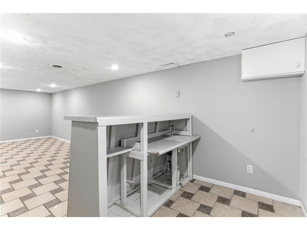 4942 Penn Avenue N Minneapolis MN 55430 7035079 image22
