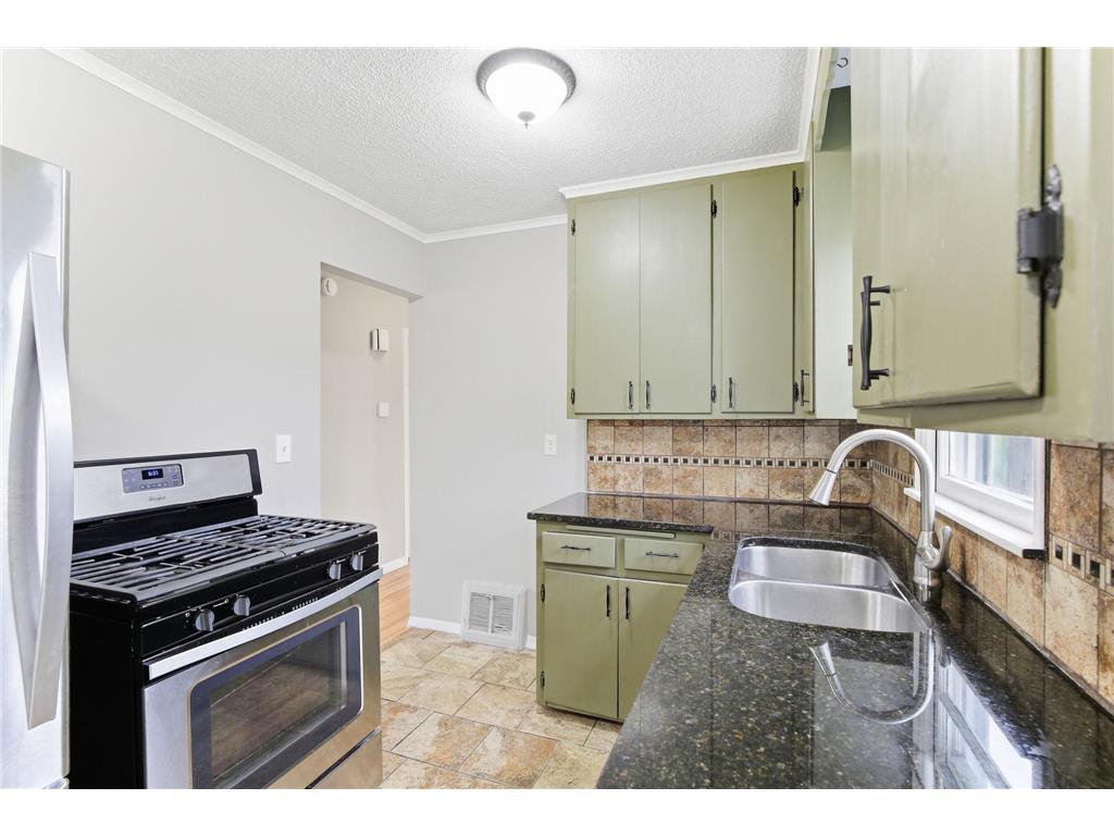 4942 Penn Avenue N Minneapolis MN 55430 7035079 image9
