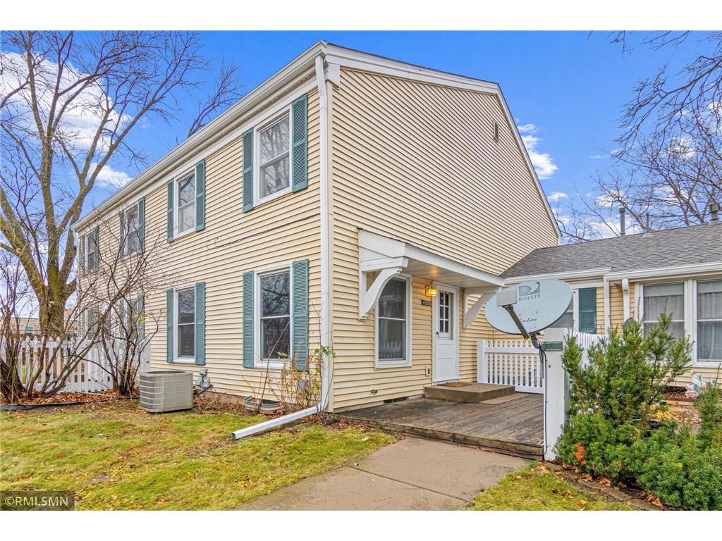 4958 Grenwich Trail N Oakdale MN 55128 6628536 image1