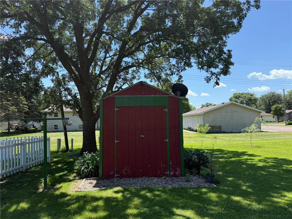 498 7th Street SW Wells MN 56097 6749063 image3