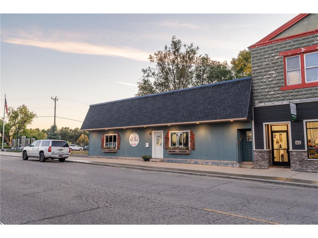 50 Main Street S New London MN 56273 6614352 image1