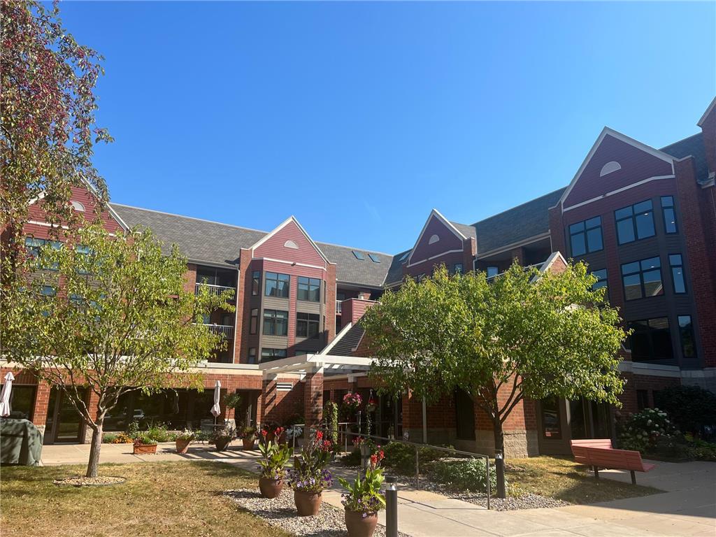 500 County Road B W #100 Roseville MN 55113 6437683 image1