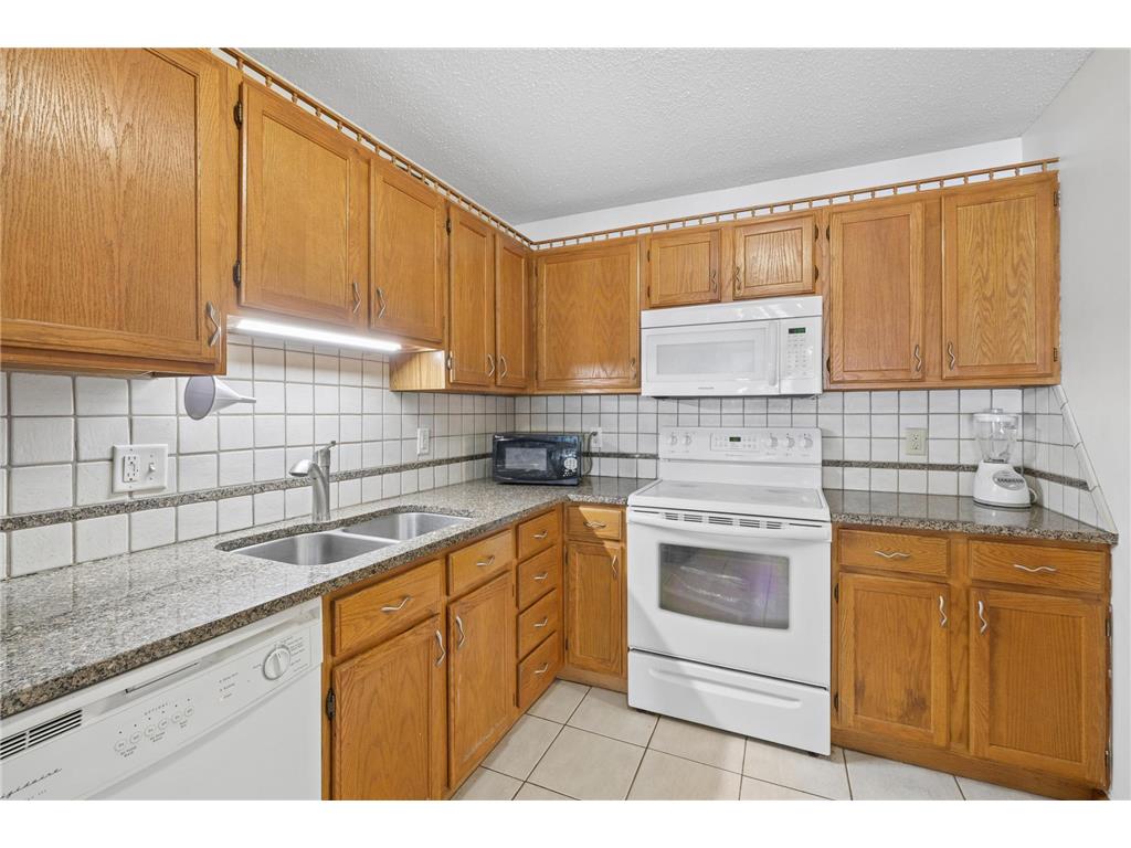 500 County Road B W #111 Roseville MN 55113 7080892 image8