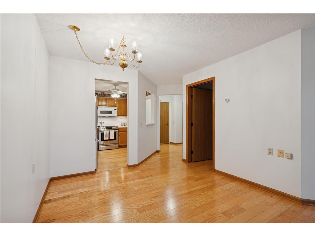 500 County Road B W #122 Roseville MN 55113 6819071 image6