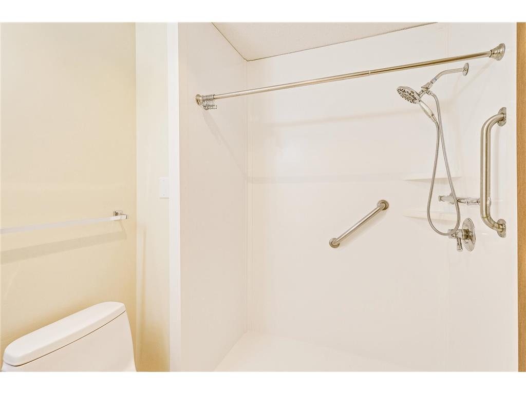 500 County Road B W #309 Roseville MN 55113 6772680 image12