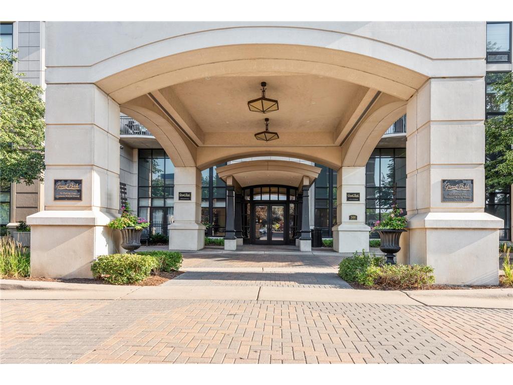 500 E Grant Street #2406 Minneapolis MN 55404 7086171 image3