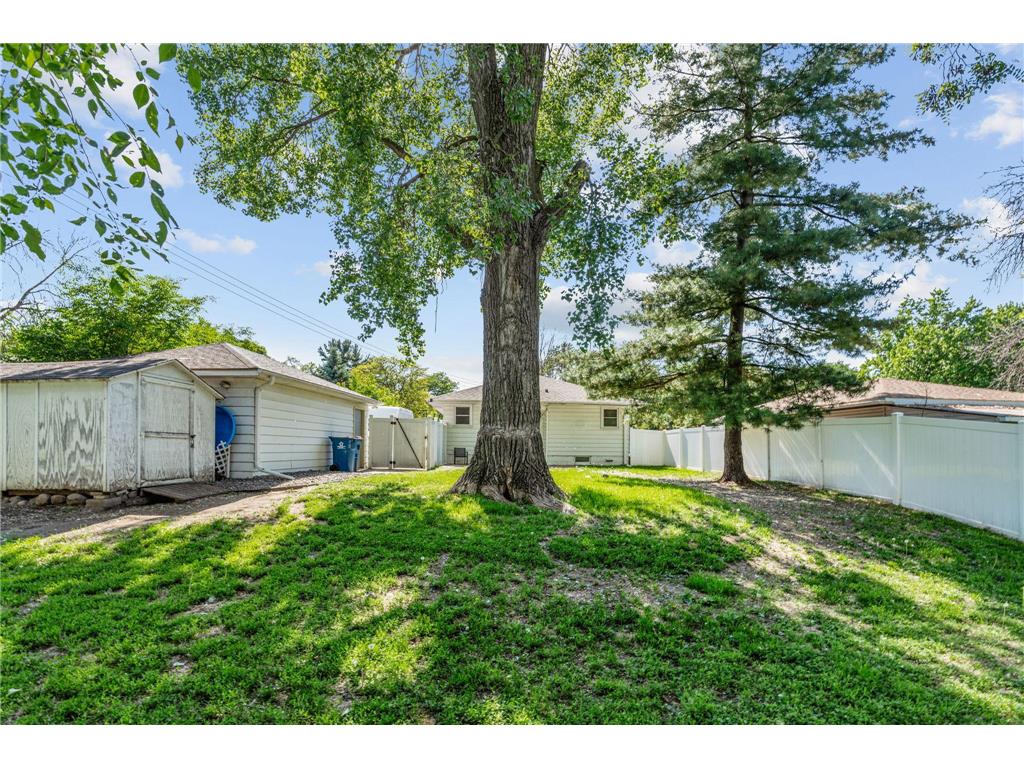 5006 Zenith Avenue N Brooklyn Center MN 55429 7020278 image32