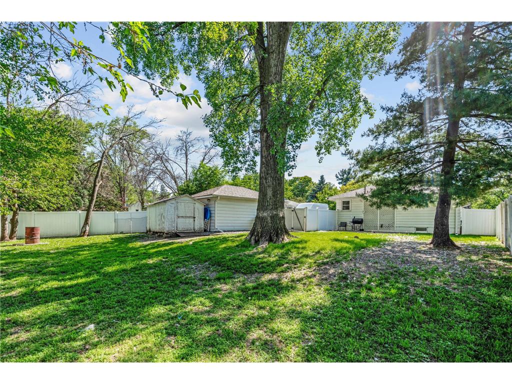 5006 Zenith Avenue N Brooklyn Center MN 55429 7020278 image33