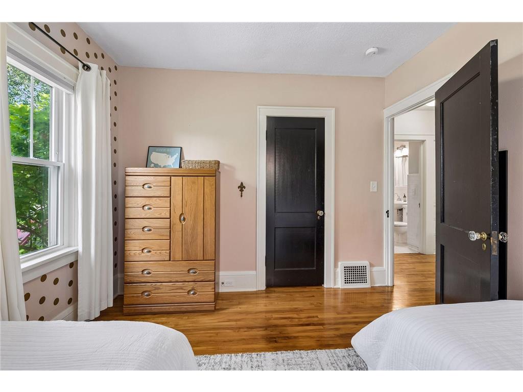 5009 Washburn Avenue S Minneapolis MN 55410 7043823 image23