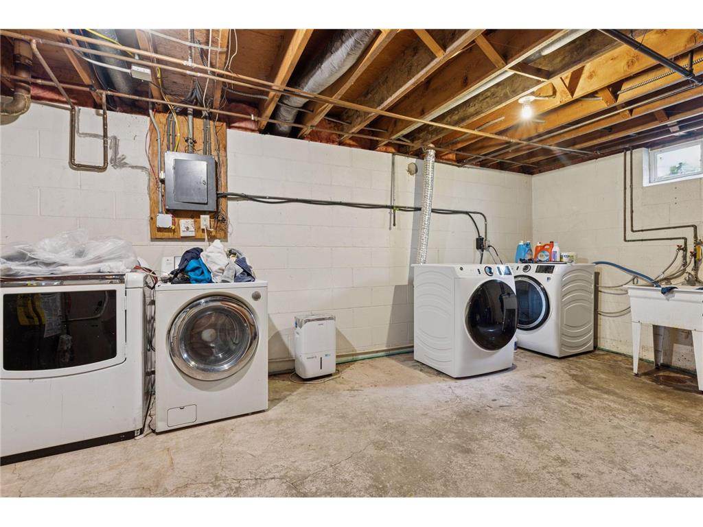 501 Shadyside Circle, Hopkins, MN, 55343 | MLS: 6771486 | Edina Realty