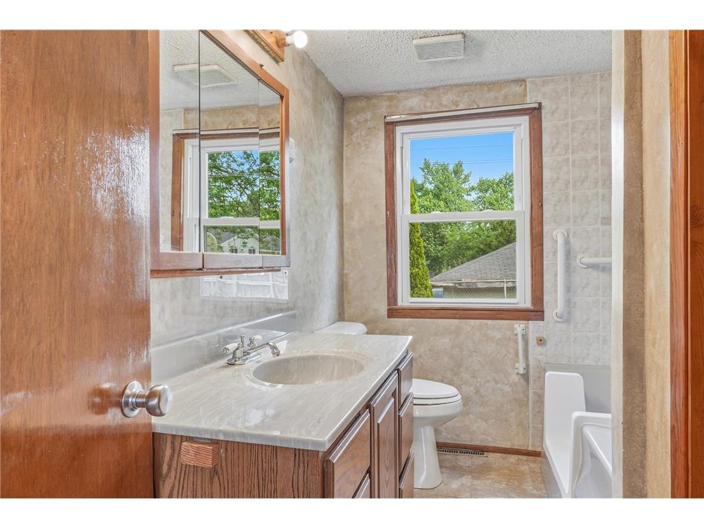 5011 Monroe Street NE Columbia Heights MN 55421 7088677 image8
