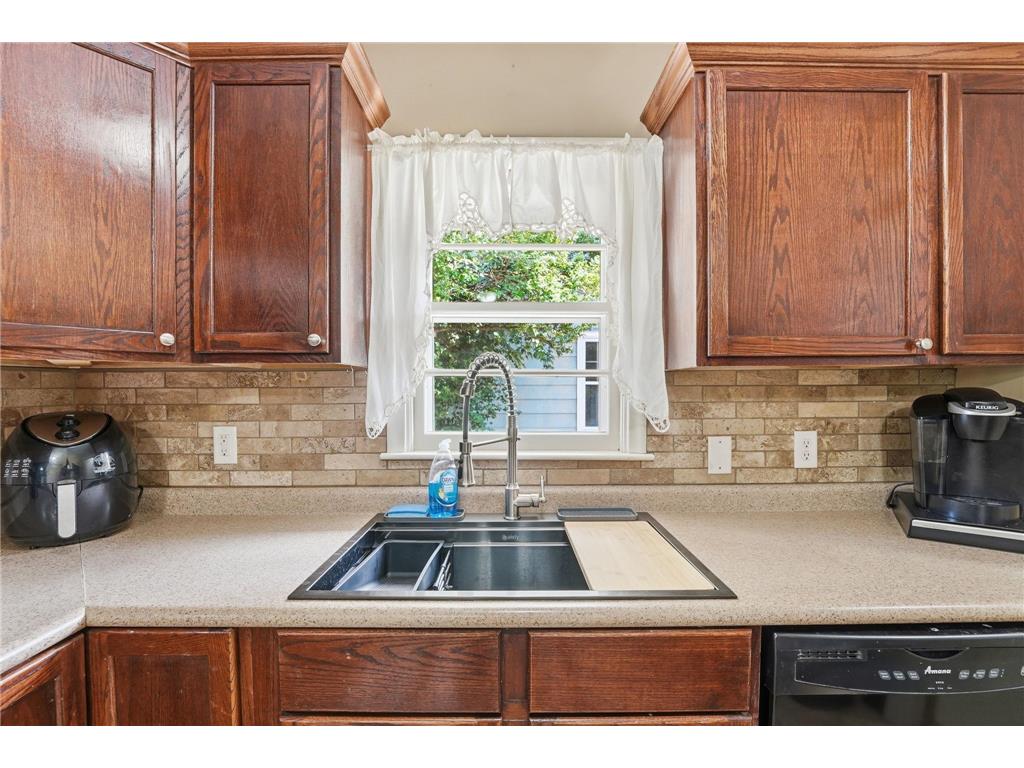 5012 Russell Avenue N Minneapolis MN 55430 7085979 image13