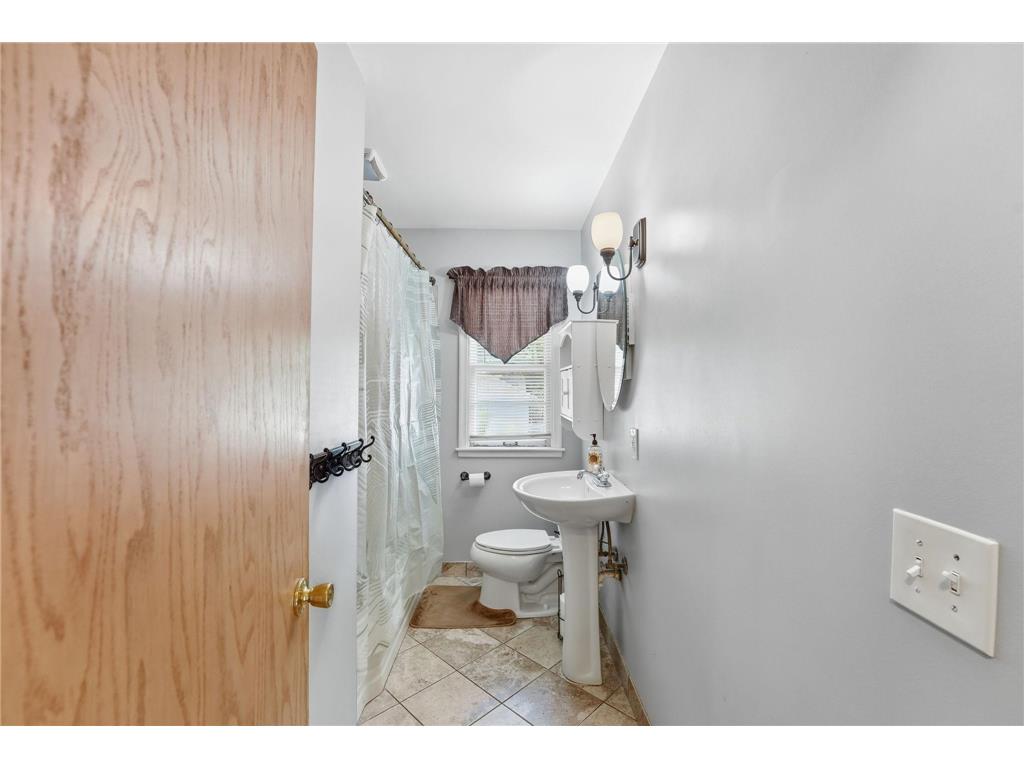 5012 Russell Avenue N Minneapolis MN 55430 7085979 image14