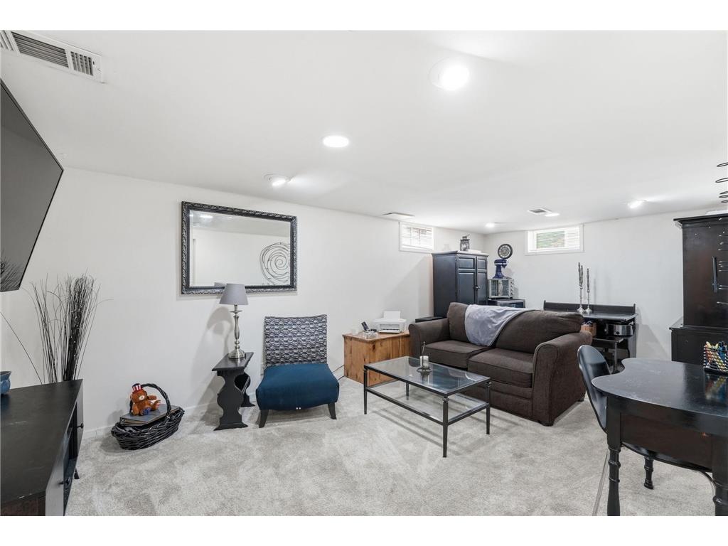 5012 Russell Avenue N Minneapolis MN 55430 7085979 image20