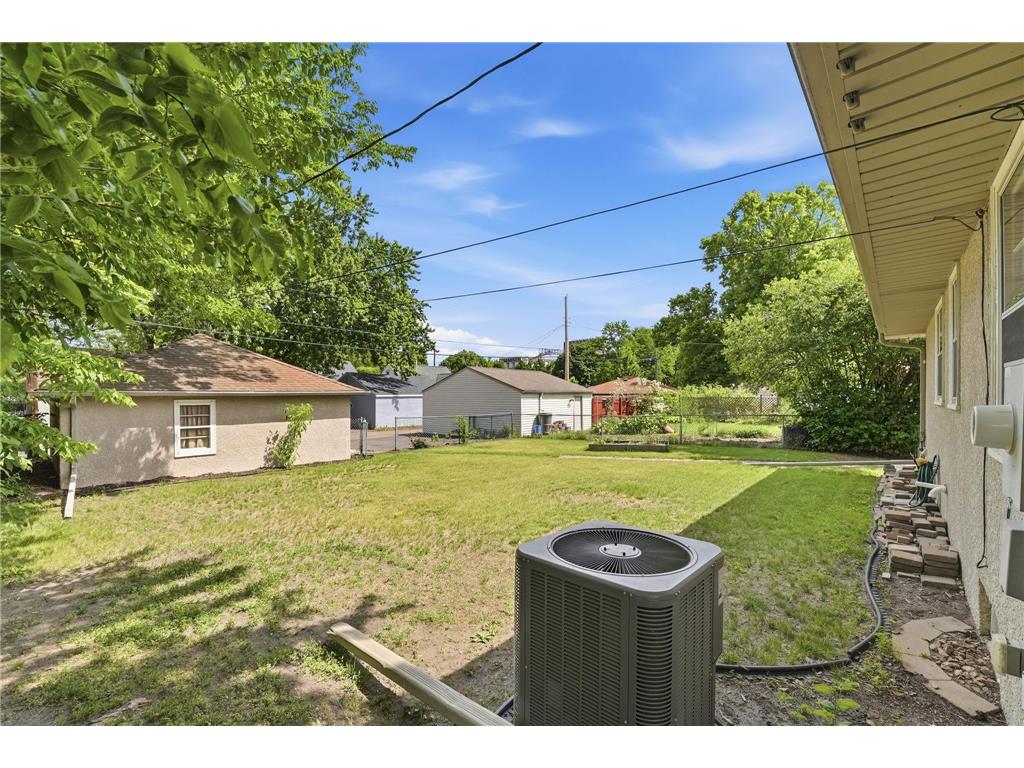 5012 Russell Avenue N Minneapolis MN 55430 7085979 image21