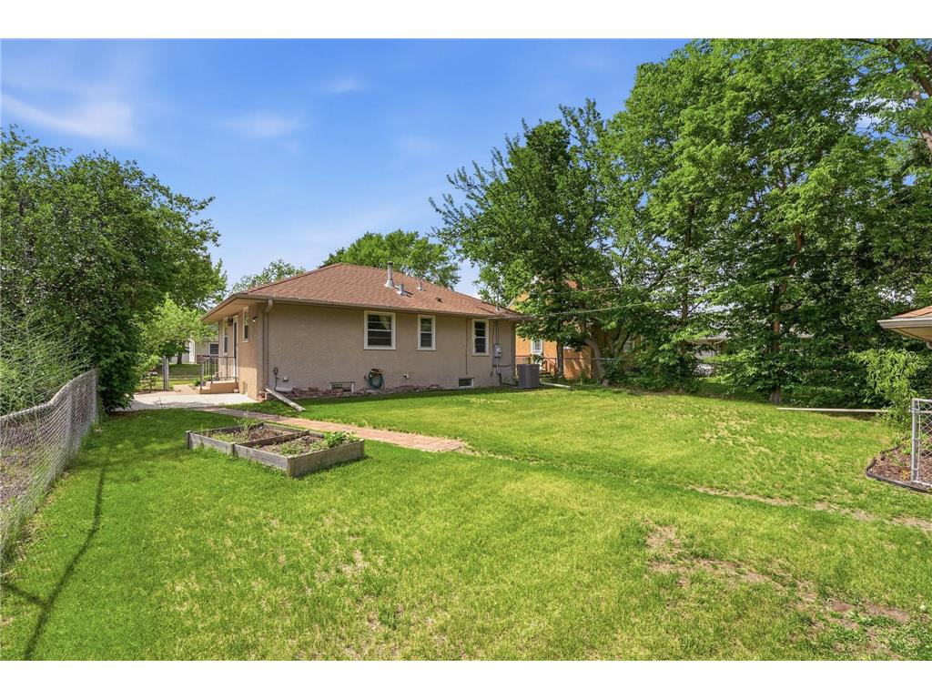 5012 Russell Avenue N Minneapolis MN 55430 7085979 image22