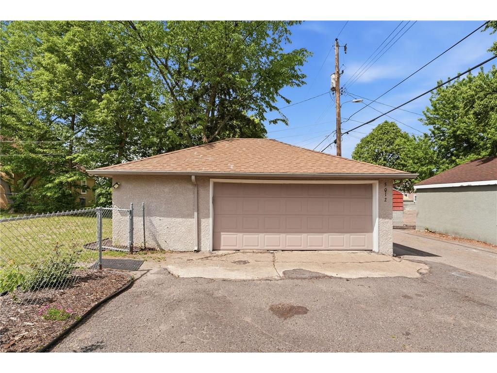 5012 Russell Avenue N Minneapolis MN 55430 7085979 image24