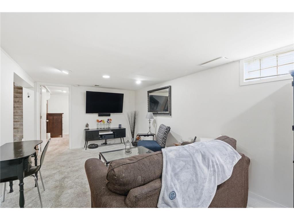 5012 Russell Avenue N Minneapolis MN 55430 7085979 image40
