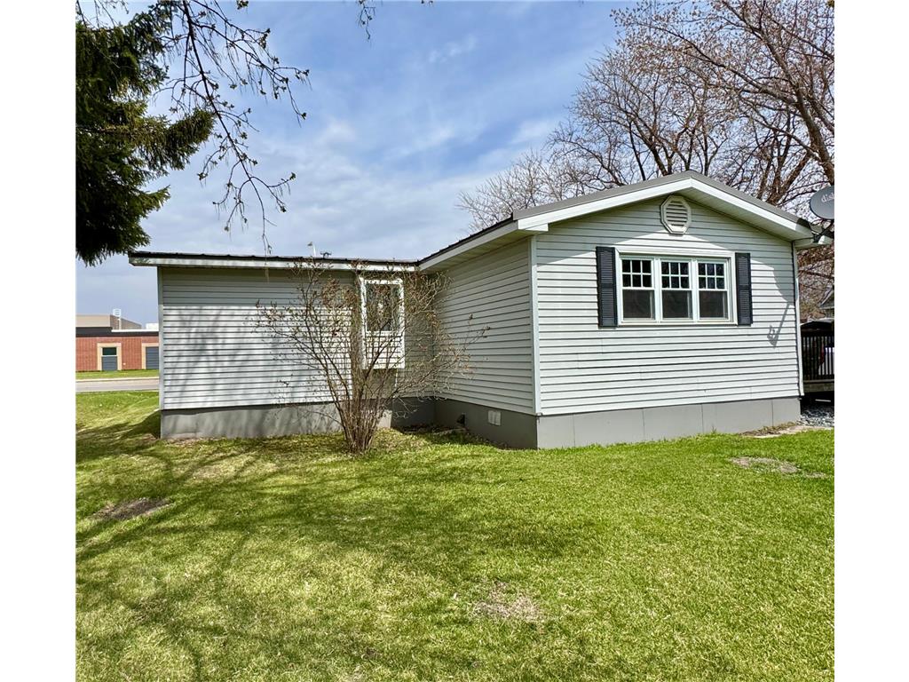 502 3rd Street NE Roseau MN 56751 7065286 image18